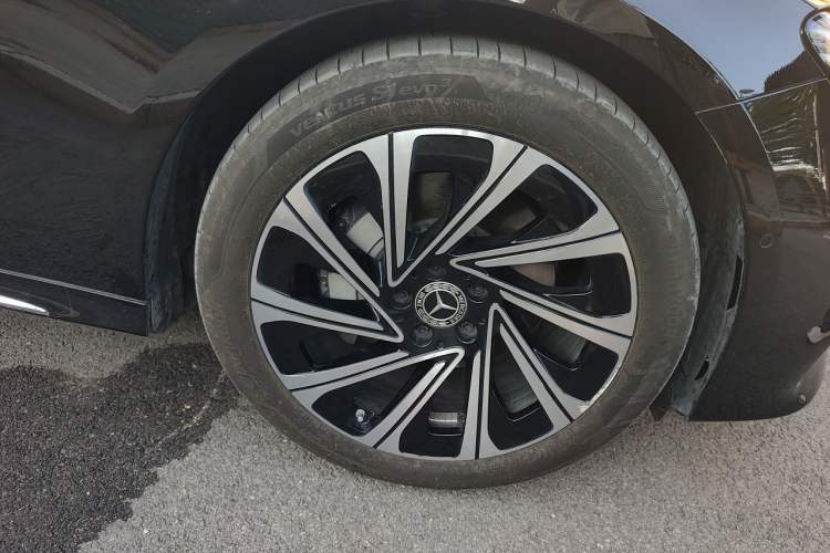 Used Mercedes-Benz E-Class 2024 E 300 L Luxury Model Right Front Wheel Hub