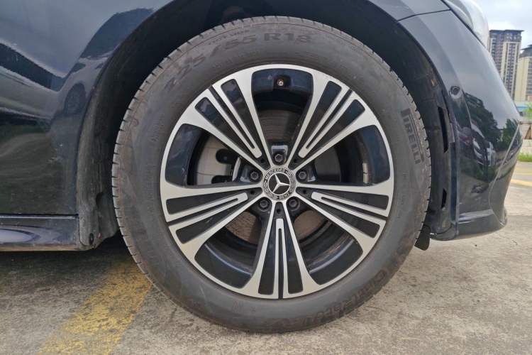 Used Mercedes-Benz E-Class 2024 Restyled E 260 L Sport Edition Right Front Wheel Hub
