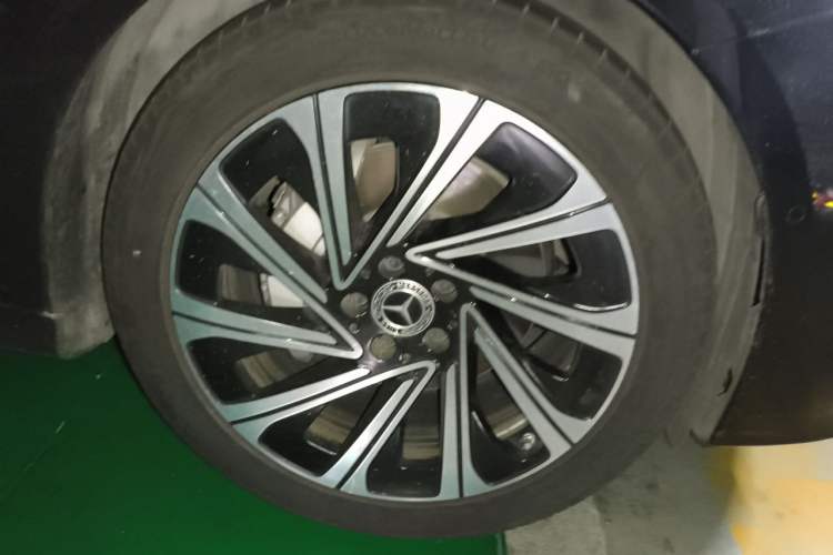 Used Mercedes-Benz E-Class 2024 Facelift E 300 L Luxury Edition Right Front Wheel Hub