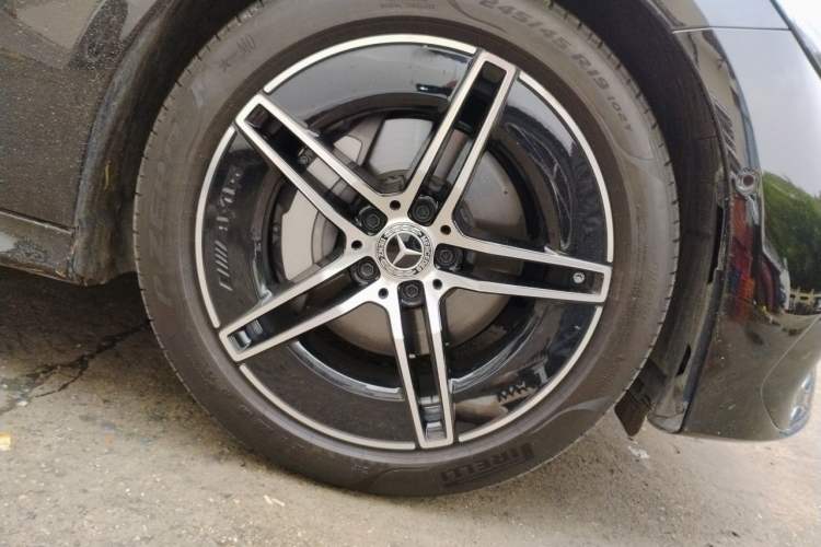 Used Mercedes-Benz E-Class 2024 E 300 L Luxury Sport Model Right Front Wheel Hub