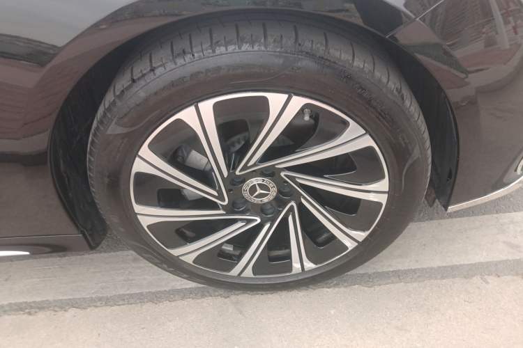 Used Mercedes-Benz E-Class 2024 E 300 L Luxury Model Right Front Wheel Hub