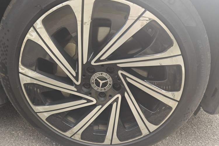 Used Mercedes-Benz E-Class 2024 E 300 L Luxury Model Right Front Wheel Hub