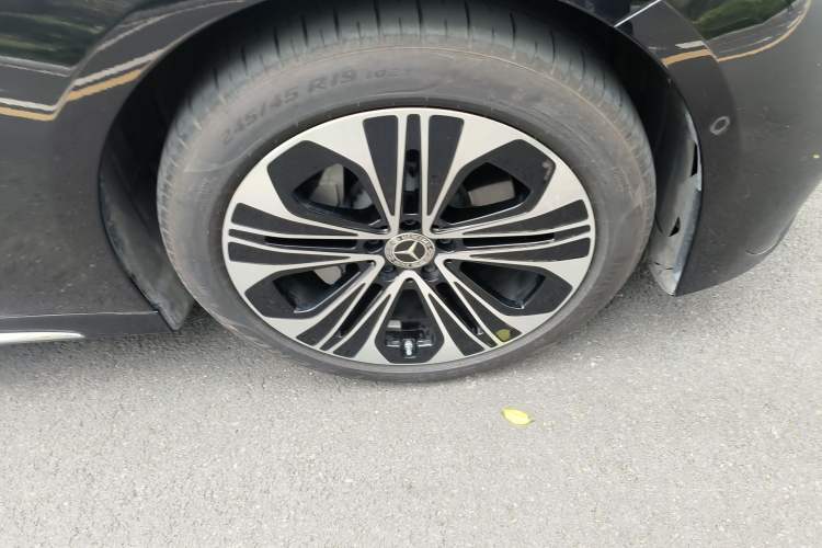 Used Mercedes-Benz E-Class 2024 Facelift E 300 L Fashion Sport Edition Right Front Wheel Hub