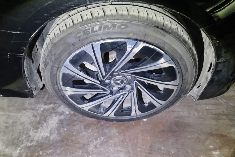 Used Mercedes-Benz E-Class 2024 E 300 L Luxury Model Right Front Wheel Hub