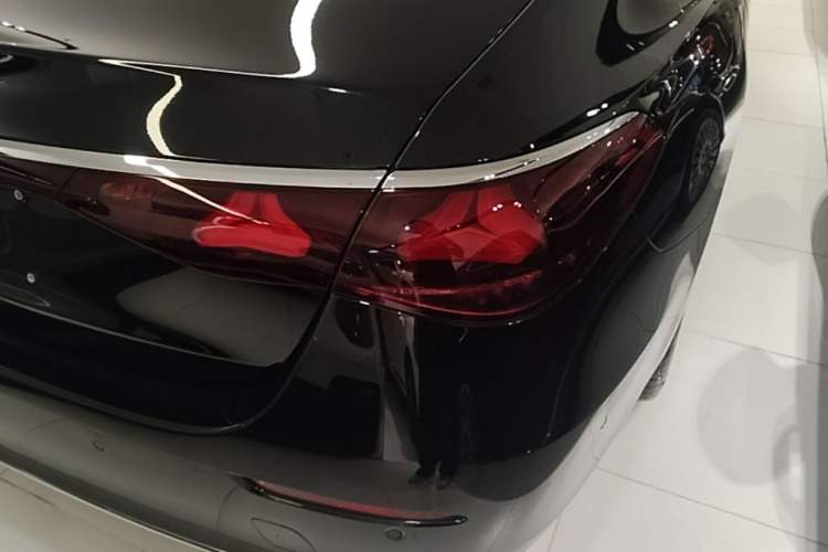 Used Mercedes-Benz E-Class 2024 Refresh E 300 L Stylish Edition Right Rear Taillight
