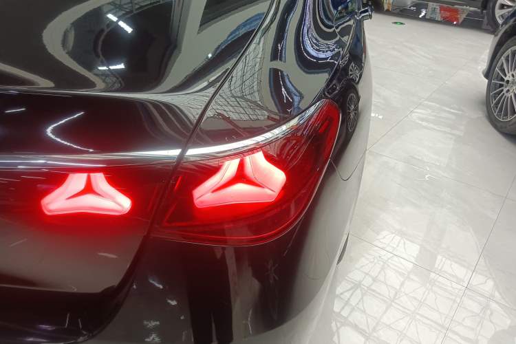 Used Mercedes-Benz E-Class 2024 E 300 L Luxury Model Right Rear Taillight