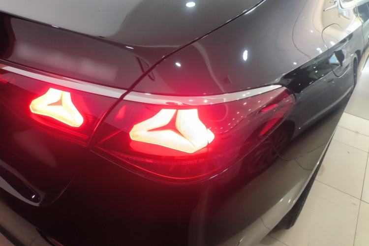 Used Mercedes-Benz E-Class 2024 Refresh E 300 L Stylish Edition Right Rear Taillight
