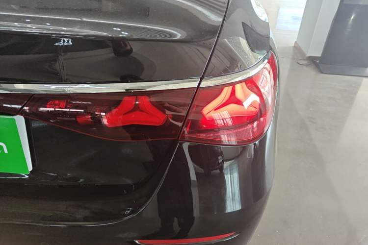 Used Mercedes-Benz E-Class 2024 E 300 L Luxury Model Right Rear Taillight
