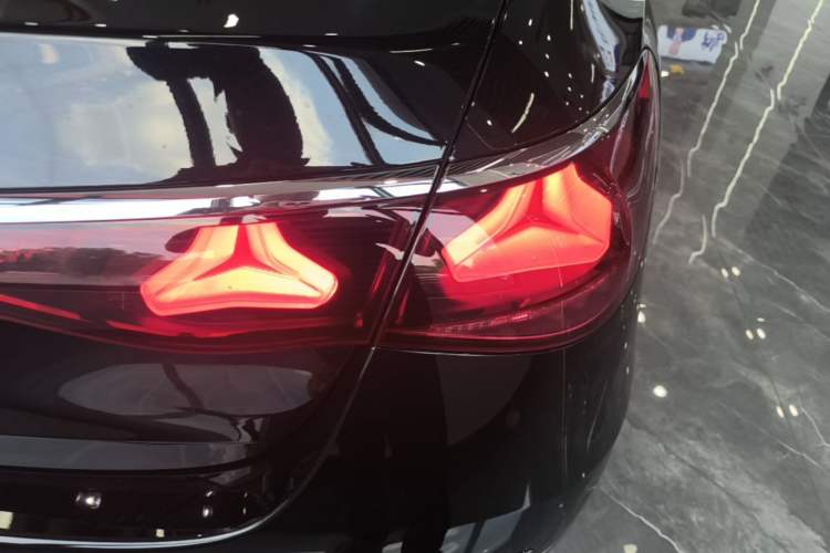 Used Mercedes-Benz E-Class 2024 Refresh E 300 L Stylish Edition Right Rear Taillight