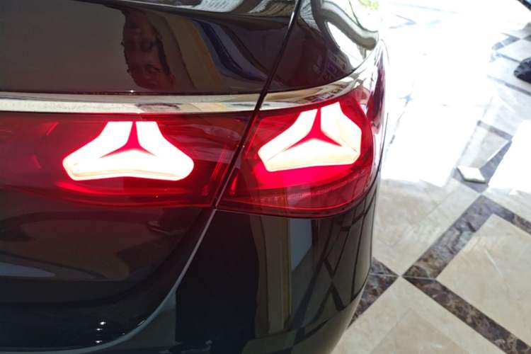 Used Mercedes-Benz E-Class 2024 Facelift E 300 L Luxury Edition Right Rear Taillight