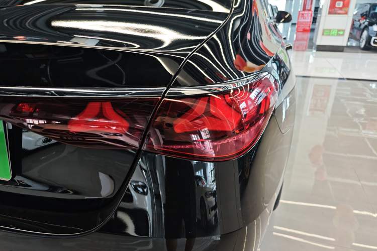 Used Mercedes-Benz E-Class 2024 Refresh E 300 L Stylish Edition Right Rear Taillight