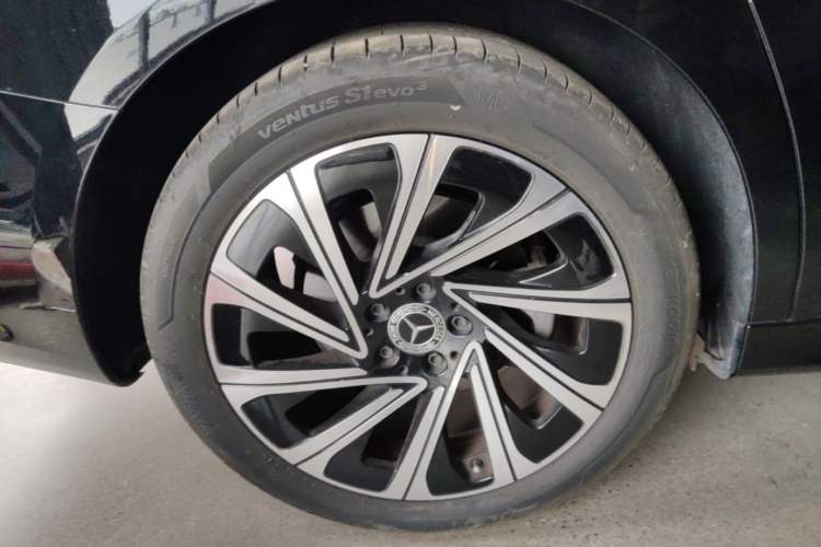 Used Mercedes-Benz E-Class 2024 E 300 L Luxury Model Right Rear Wheel Hub