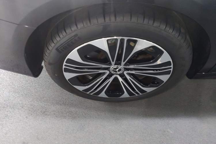 Used Mercedes-Benz E-Class 2024 E 300 L Fashion Sport Model Right Rear Wheel Hub