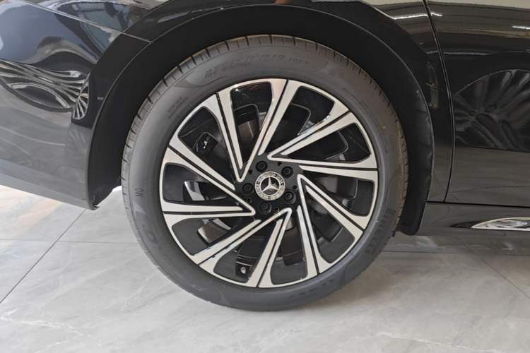 Used Mercedes-Benz E-Class 2024 E 300 L Luxury Model Right Rear Wheel Hub