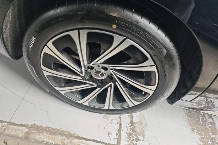 Used Mercedes-Benz E-Class 2024 E 300 L Luxury Model Right Rear Wheel Hub