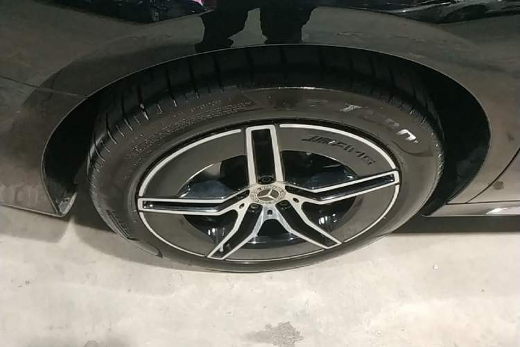 Used Mercedes-Benz E-Class 2024 Revised E 300 L Luxury Sports Edition Right Rear Wheel Hub