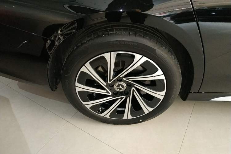 Used Mercedes-Benz E-Class 2024 E 300 L Luxury Model Right Rear Wheel Hub