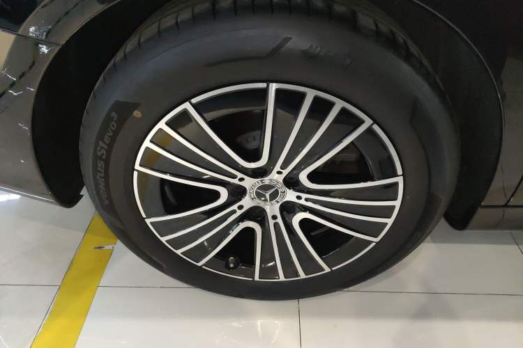 Used Mercedes-Benz E-Class 2024 E 260 L Right Rear Wheel Hub