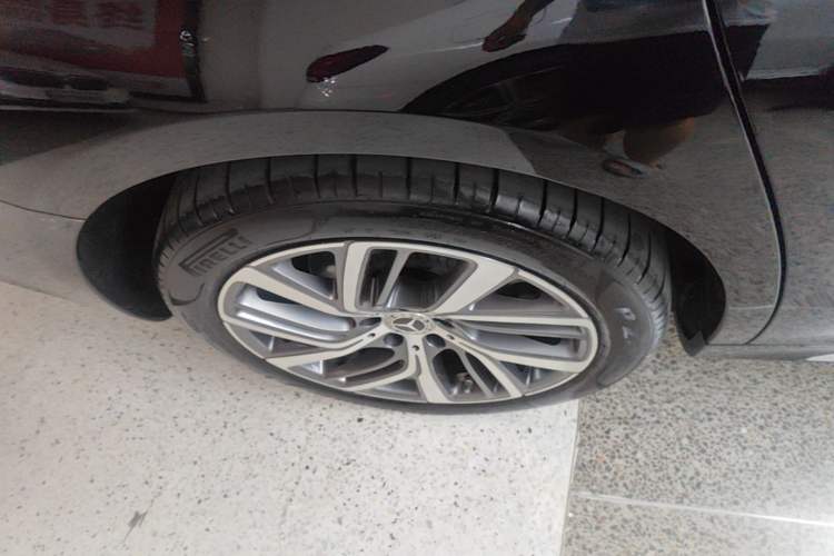 Used Mercedes-Benz E-Class 2024 E 300 L Stylish Model Right Rear Wheel Hub