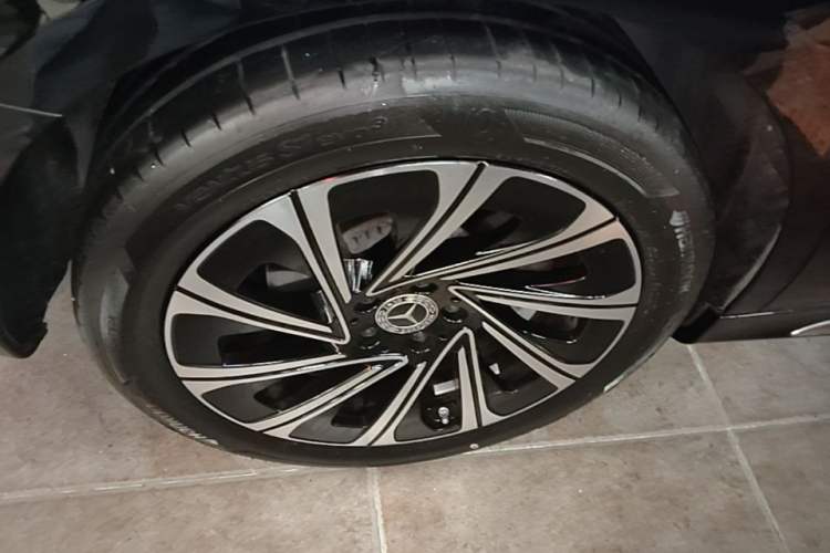 Used Mercedes-Benz E-Class 2024 E 300 L Luxury Model Right Rear Wheel Hub