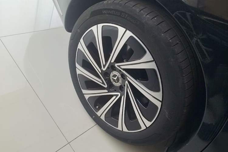 Used Mercedes-Benz E-Class 2024 E 300 L Luxury Model Right Rear Wheel Hub