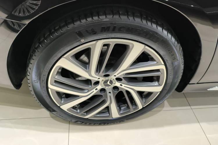 Used Mercedes-Benz E-Class 2024 Refresh E 300 L Stylish Edition Right Rear Wheel Hub