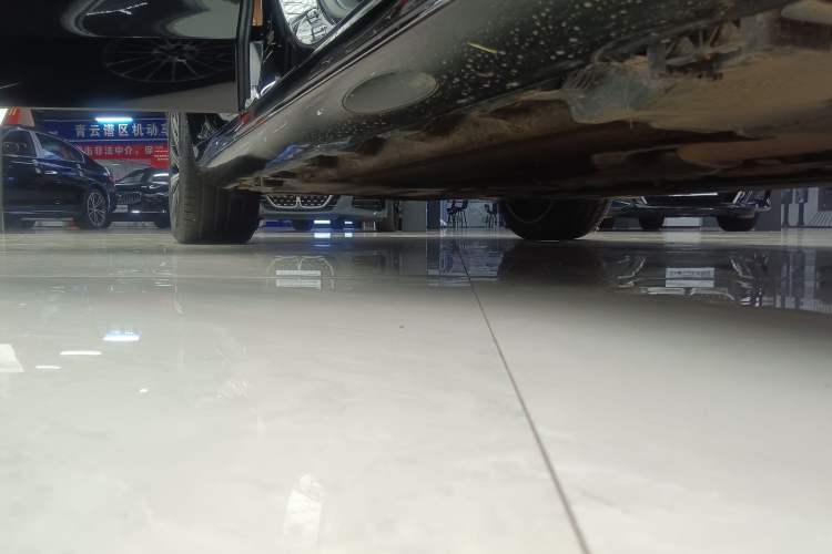 Used Mercedes-Benz E-Class 2024 E 300 L Luxury Model Right Side Sill