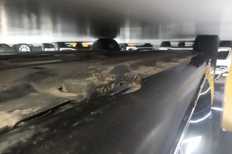 Used Mercedes-Benz E-Class 2024 E 300 L Stylish Model Right Side Sill