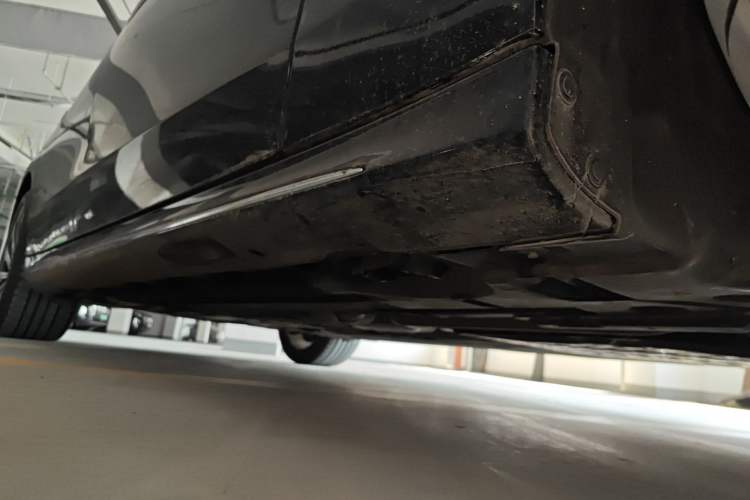 Used Mercedes-Benz E-Class 2024 E 300 L Luxury Model Right Side Sill