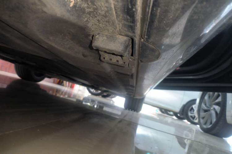 Used Mercedes-Benz E-Class 2024 Refresh E 300 L Stylish Edition Right Side Sill