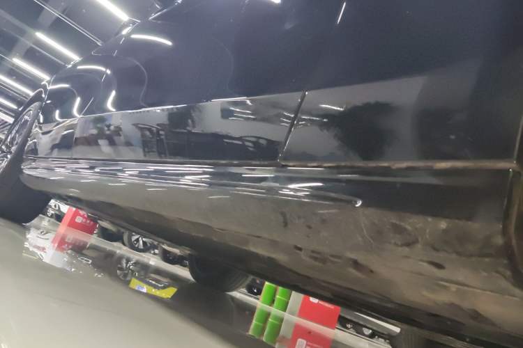 Used Mercedes-Benz E-Class 2024 E 300 Luxury Sport Edition Right Side Sill