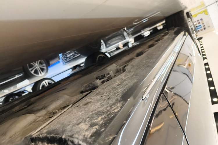 Used Mercedes-Benz E-Class 2024 E 300 L Stylish Model Right Side Sill