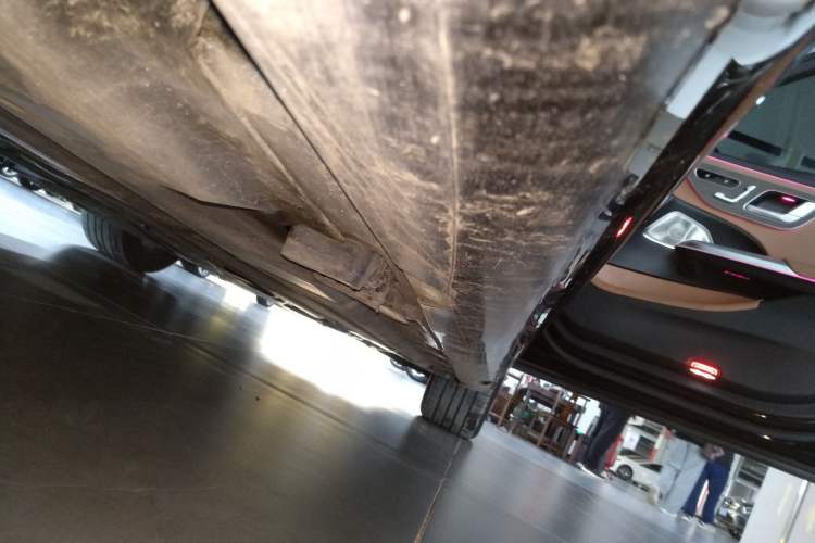 Used Mercedes-Benz E-Class 2024 Facelift E 300 L Luxury Edition Right Side Sill