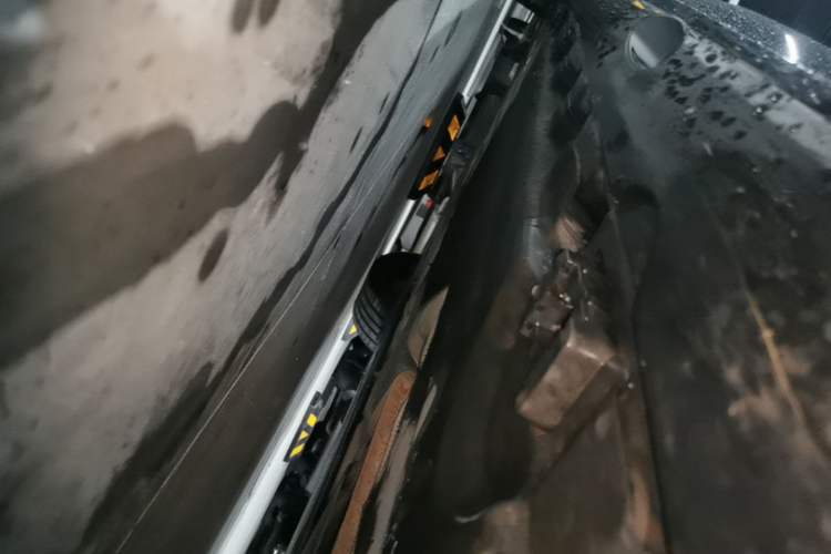 Used Mercedes-Benz E-Class 2024 E 300 L Luxury Model Right Side Sill