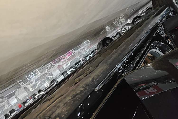 Used Mercedes-Benz E-Class 2024 Refresh E 300 L Stylish Edition Right Side Sill