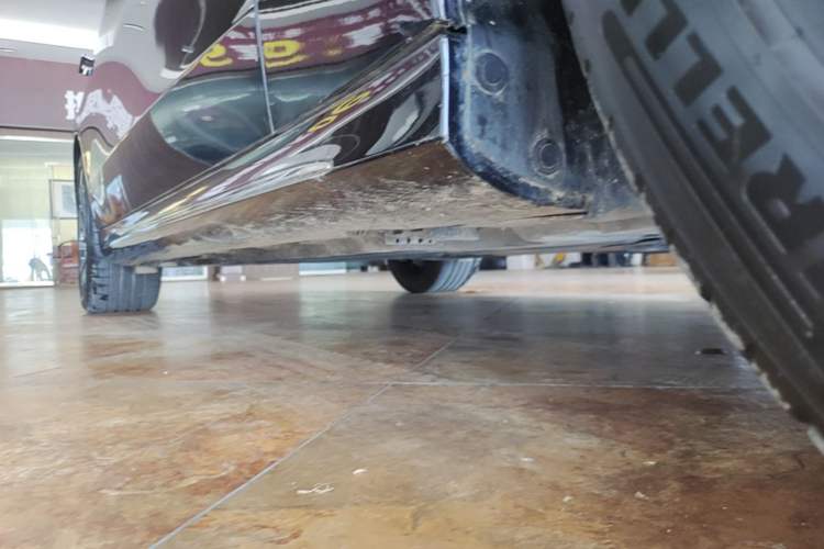 Used Mercedes-Benz E-Class 2024 E 300 L Luxury Model Right Side Sill