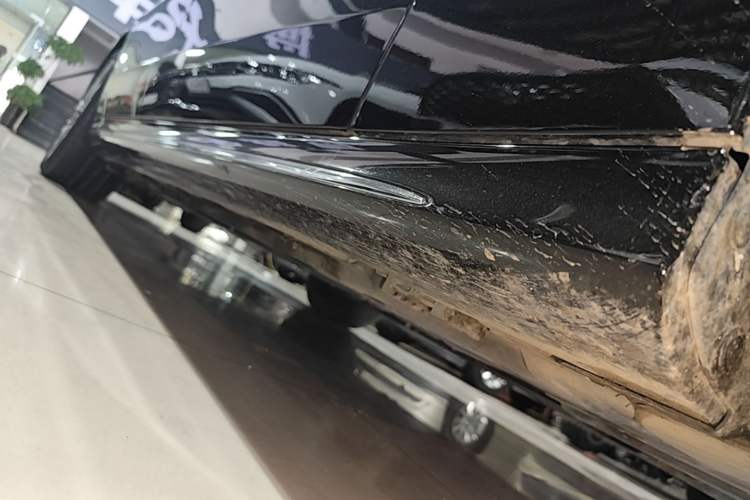 Used Mercedes-Benz E-Class 2024 E 300 L Stylish Model Right Side Sill