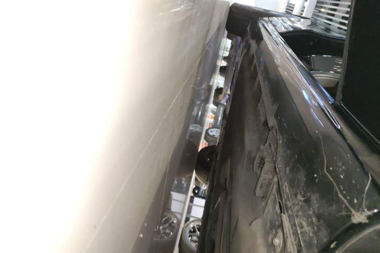 Used Mercedes-Benz E-Class 2024 E 260 L Right Side Sill