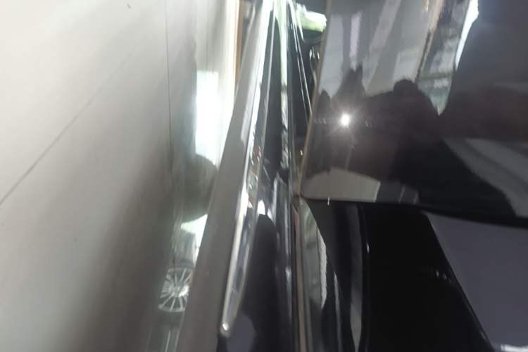 Used Mercedes-Benz E-Class 2024 E 300 L Stylish Model Right Side Sill