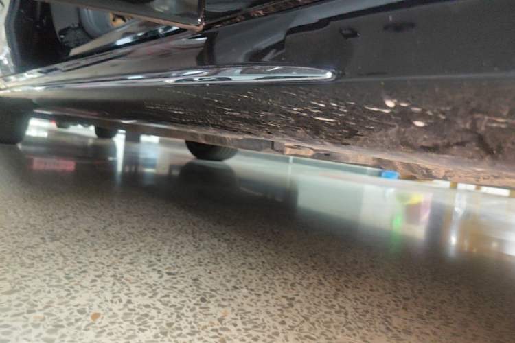 Used Mercedes-Benz E-Class 2024 E 300 L Stylish Model Right Side Sill