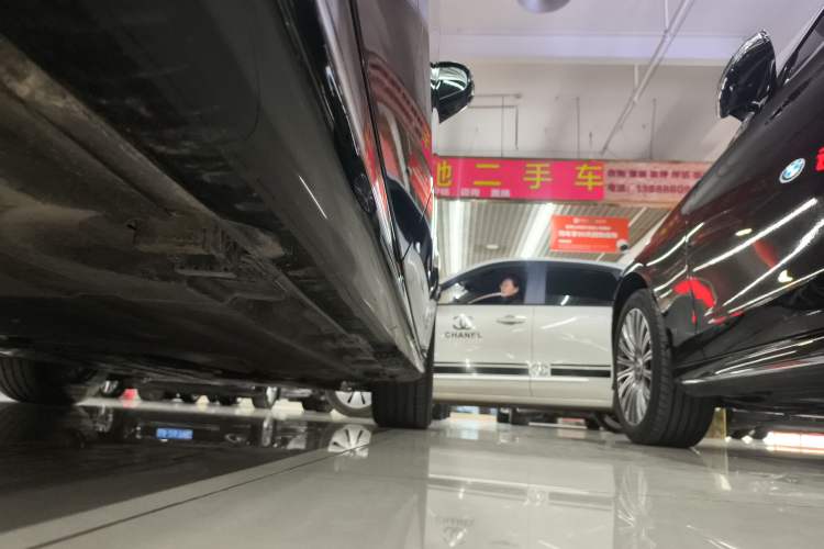 Used Mercedes-Benz E-Class 2024 E 300 L Stylish Model Right Side Sill