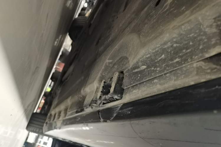 Used Mercedes-Benz E-Class 2024 Facelift E 300 L Fashion Sport Edition Right Side Sill