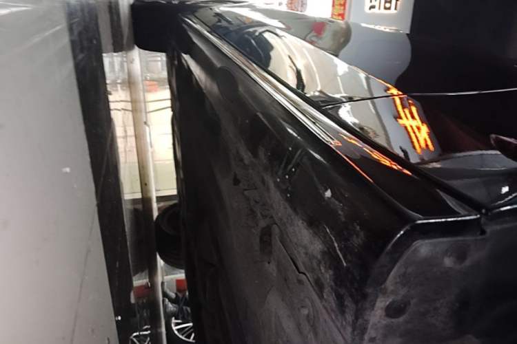 Used Mercedes-Benz E-Class 2024 E 300 L Luxury Model Right Side Sill