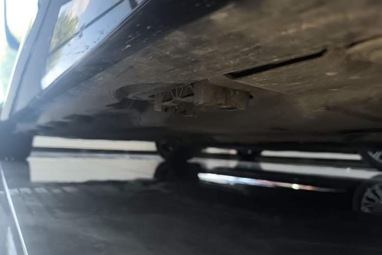Used Mercedes-Benz E-Class 2024 Refresh E 300 L Stylish Edition Right Side Sill