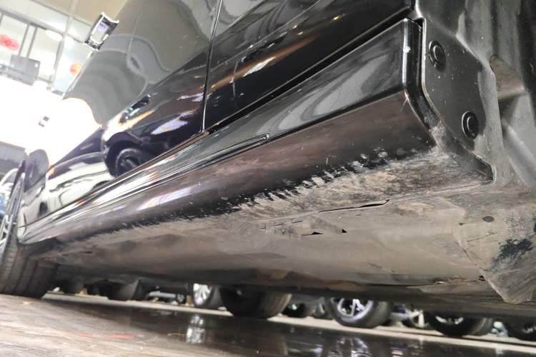 Used Mercedes-Benz E-Class 2024 E 260 Sport Edition Right Side Sill