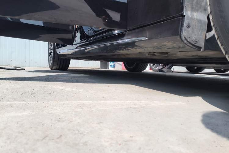 Used Mercedes-Benz E-Class 2024 Facelift E 300 L Fashion Sport Edition Right Side Sill