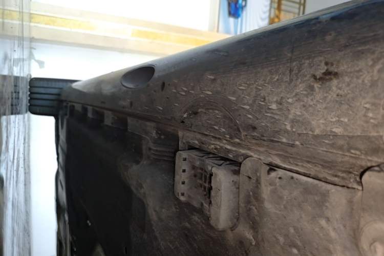 Used Mercedes-Benz E-Class 2024 Facelift E 300 L Luxury Edition Right Side Sill