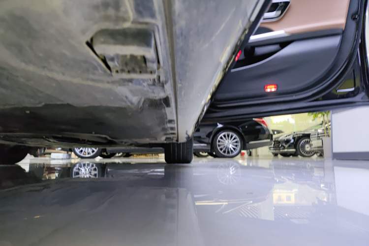 Used Mercedes-Benz E-Class 2024 E 300 Fashion Sport Edition Right Side Sill