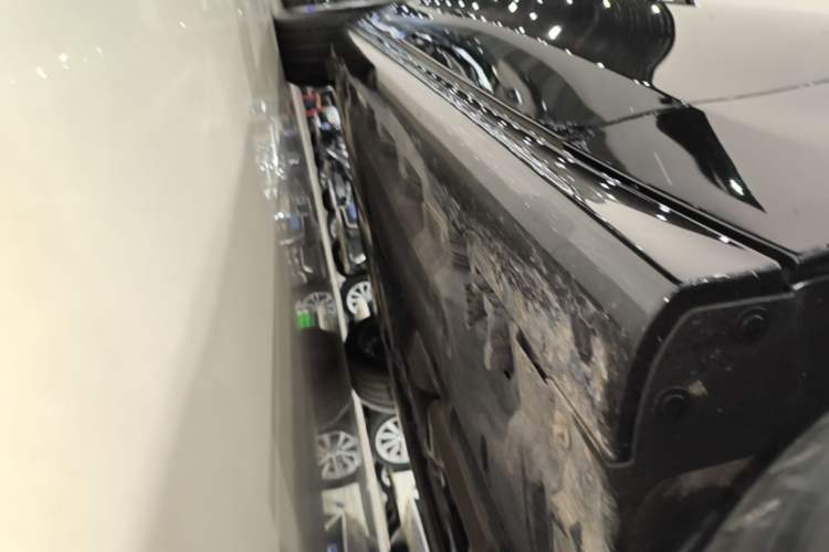 Used Mercedes-Benz E-Class 2024 Refresh E 300 L Stylish Edition Right Side Sill