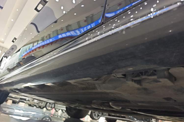 Used Mercedes-Benz E-Class 2024 E 300 L Stylish Model Right Side Sill